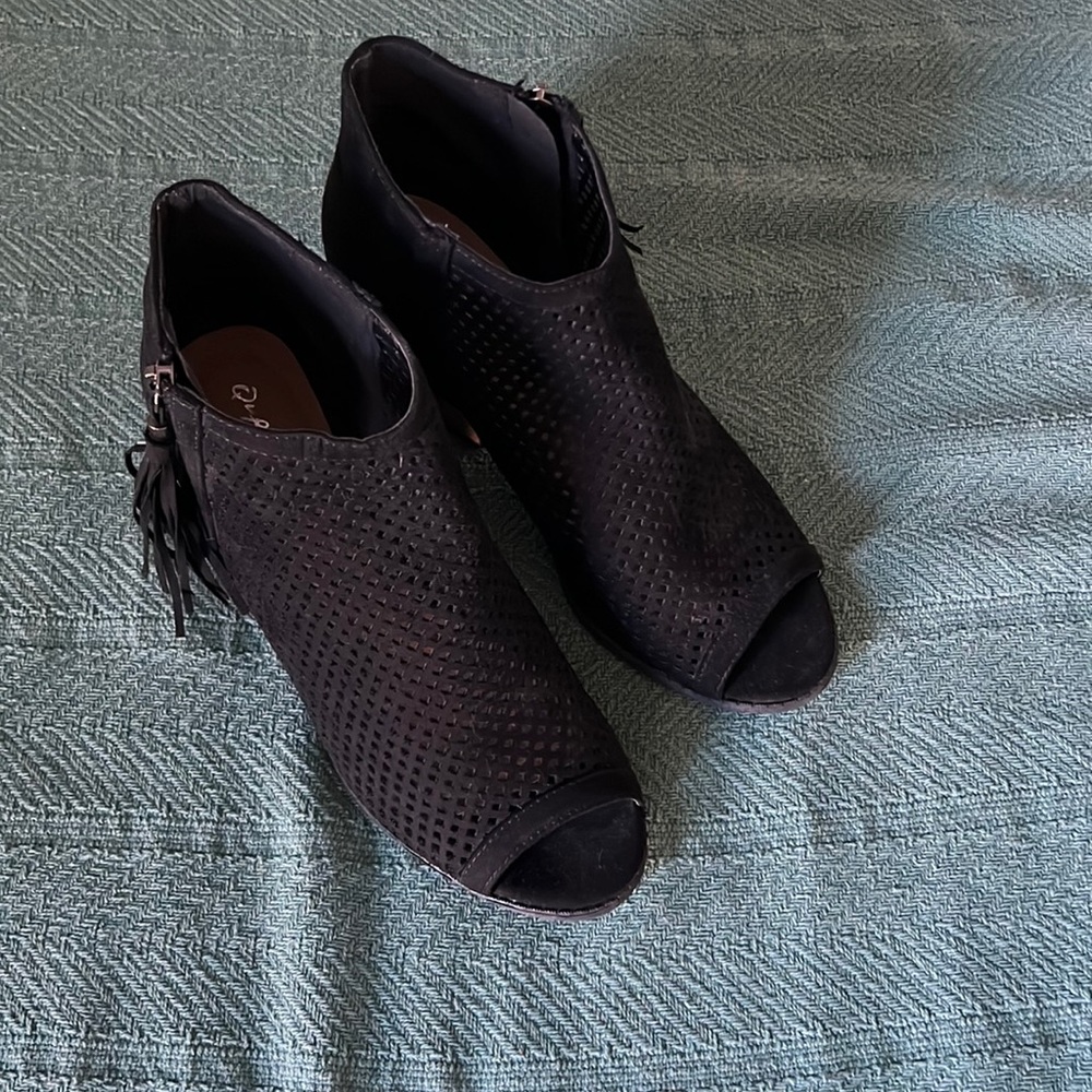 Qupid Open Toe Booties Size 9 - image 1